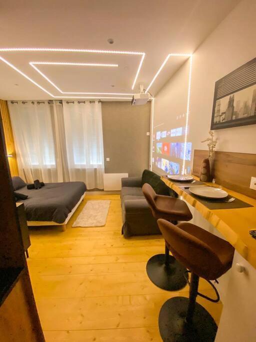 Le Pluvier D'Argent*Home Cinema Абвиль Экстерьер фото